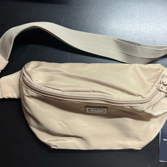The Foldie crossbody BEIGE - Picture 2 of 6